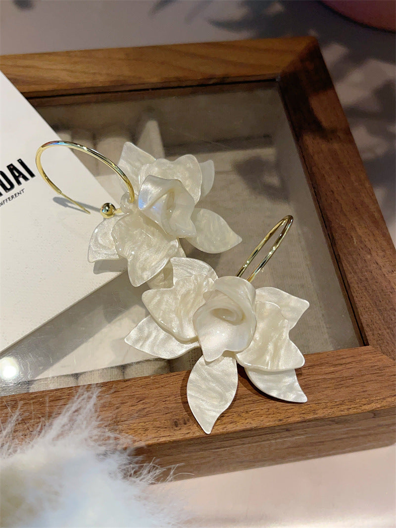 Vintage Gardenia Flowers Hoop Earrings