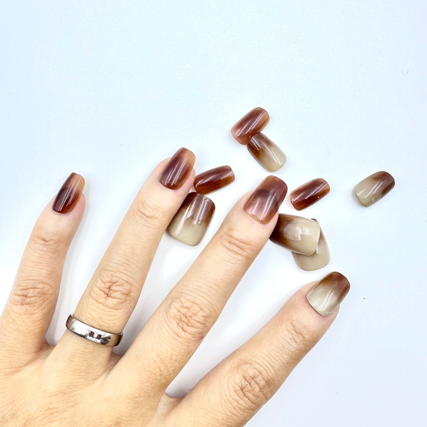 Mocha coffee rendering press-on short nails 24pcs
