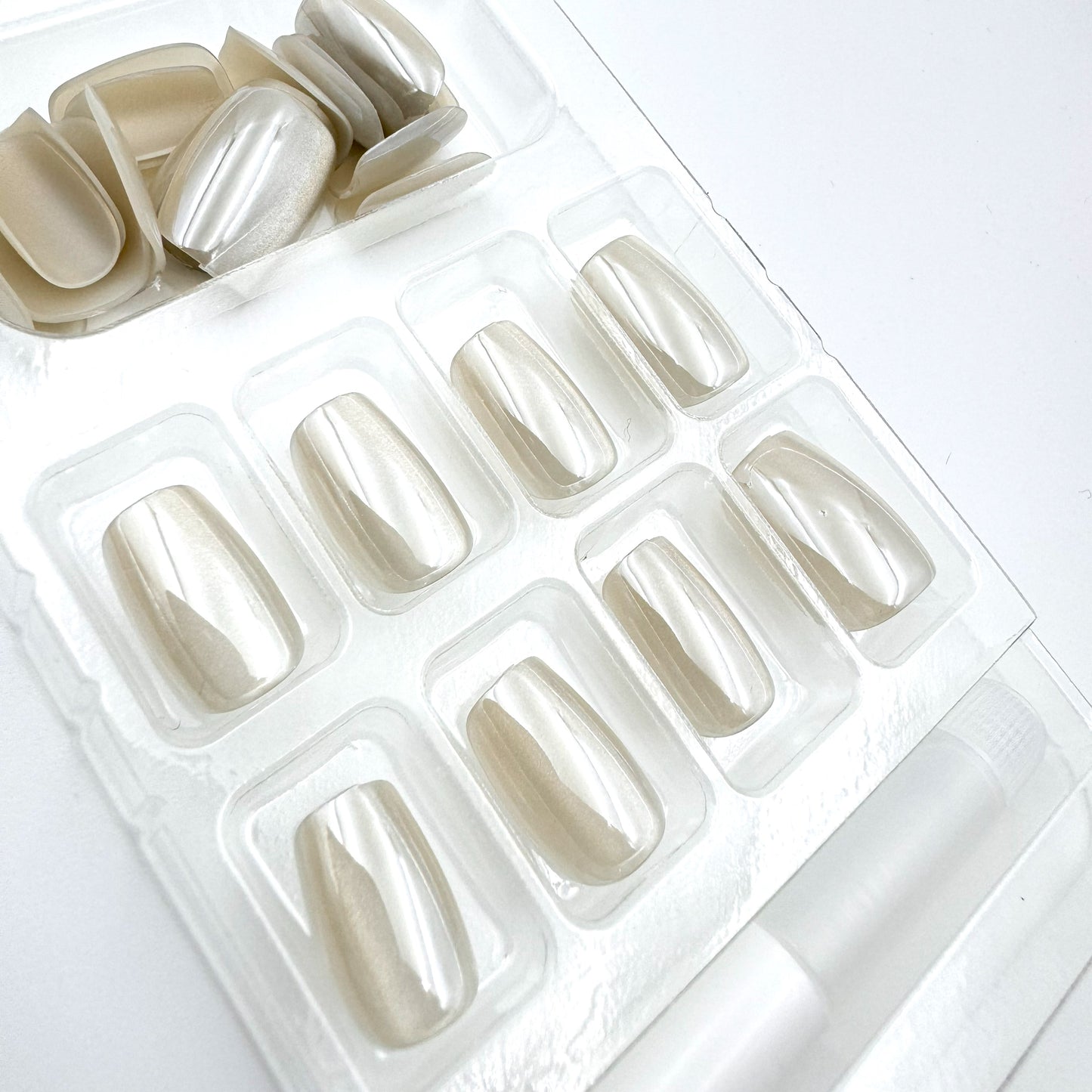 White moonlight cat's eye press-on short nails 30pcs