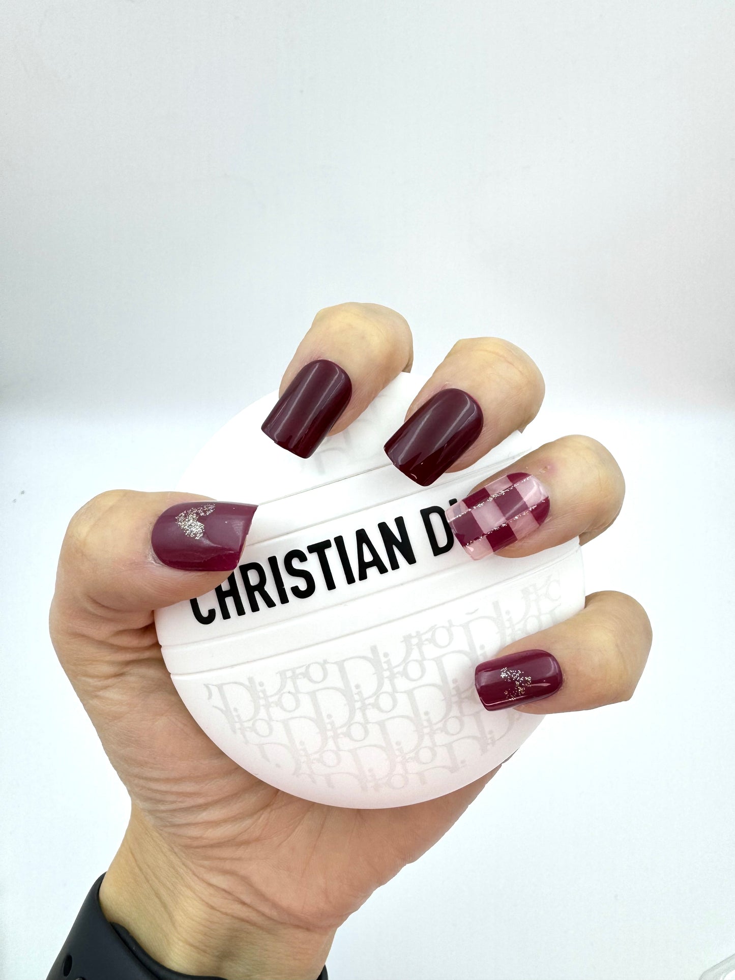 Burgundy checkerboard press-on short nails 24pcs