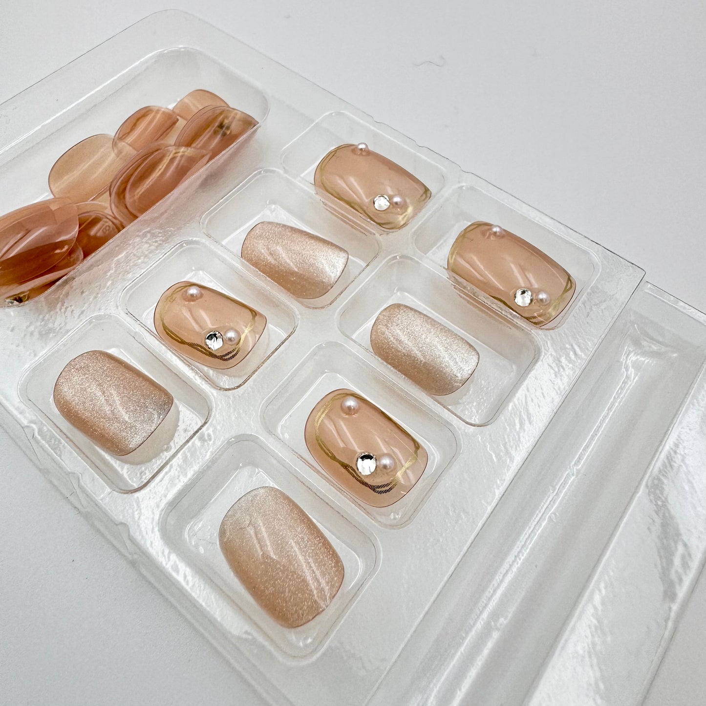 Skin color cat eye press-on short nails 24pcs