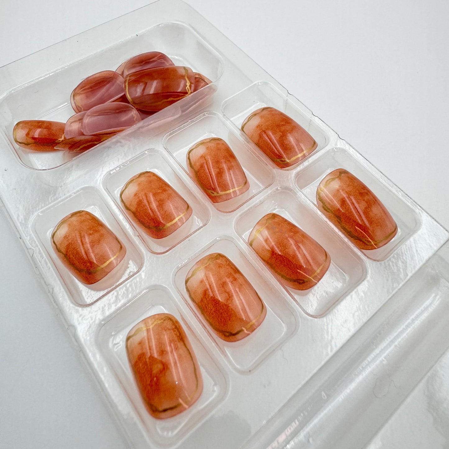 Amber smudge press-on short nails 24pcs