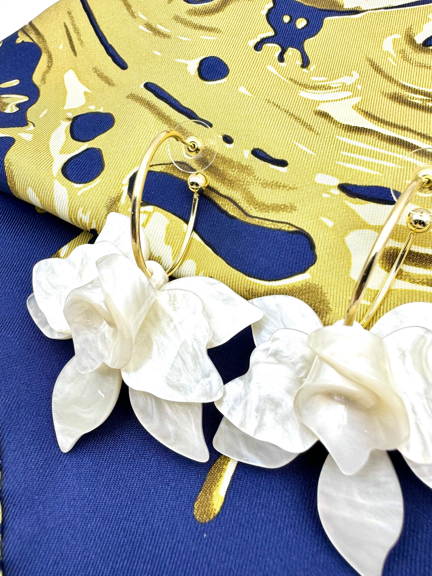 Vintage Gardenia Flowers Hoop Earrings